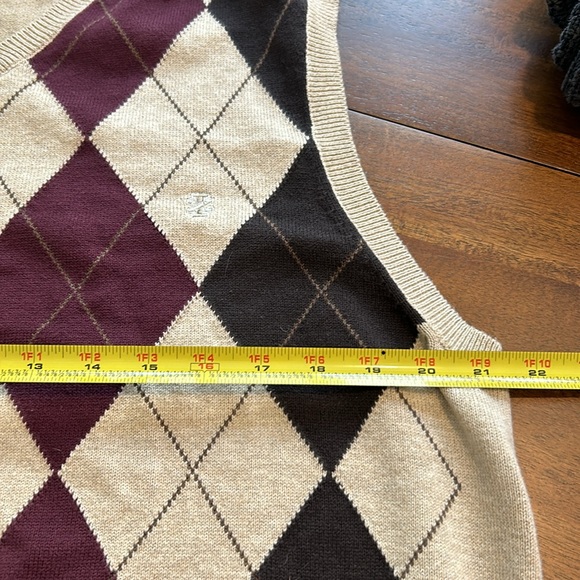 IZOD sweater vest. Great condition. Mens M. Argyle design. 100% cotton - Picture 4 of 8